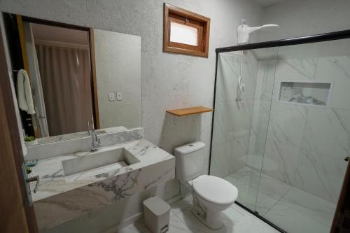 a bathroom with a sink and a toilet and a shower at VILA GAHERI Pousada Boutique com Piscina Privativa in São Miguel dos Milagres