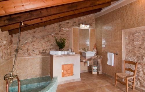 a bathroom with a tub and a sink at Son Gabriela in Llucmajor