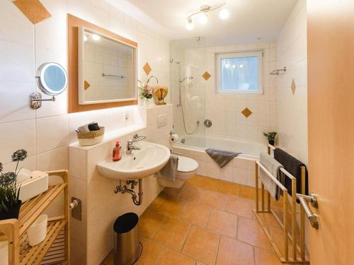 a bathroom with a sink and a toilet and a shower at Ferienwohnung Storchenaue in Wächtersbach