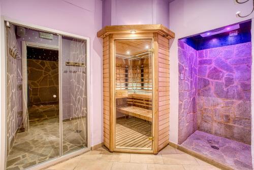 a room with a walk in closet with purple walls at Le Buccole Country House in Marsciano
