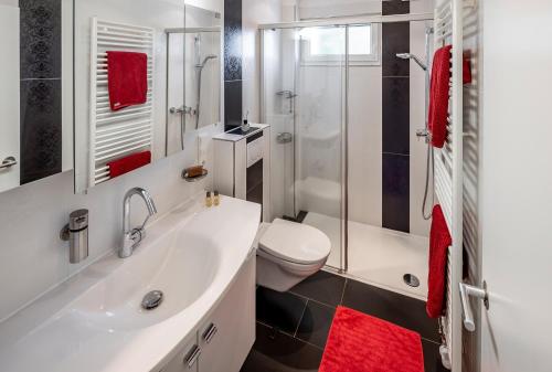 a bathroom with a sink and a toilet and a shower at Ferienhaus Chalet Bergblick in Stryck