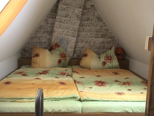 a bedroom with a bed with flowers on it at Ferienwohnung Hiddenseeblick 2 in Dranske