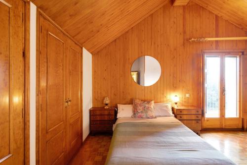 a bedroom with a large bed in a wooden wall at Casanova de Noet in Aviá