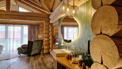 a room with a desk and a chair in a cabin at Naturstamm Chalets in Untergriesbach