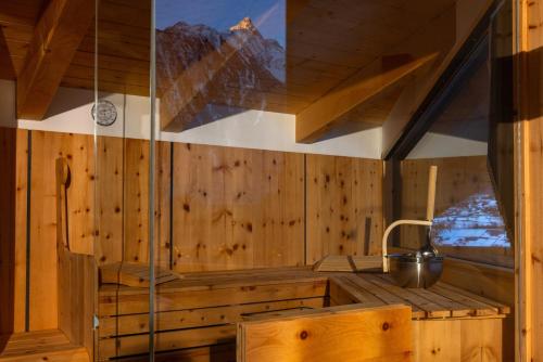 a sauna with wooden walls and a sink in a room at See das Ferienhaus in Oetz
