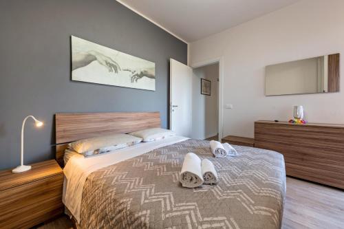 a bedroom with a large bed with towels on it at My town home apartment in Torri del Benaco