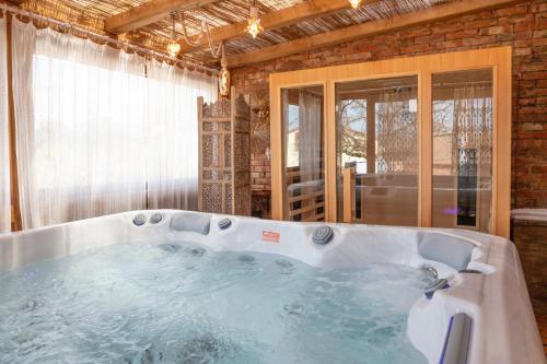 a large bath tub in a room at Tuscan Retreat Private Spa Villa in Lucignano