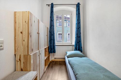 a small bedroom with a bed and a window at Fichtel7 in Wunsiedel