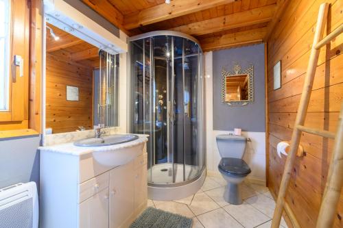 Koupelna v ubytování Notre chalet