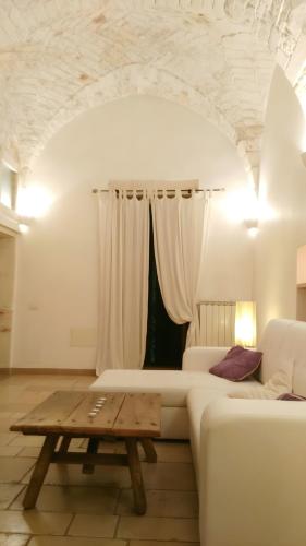 a living room with a white couch and a table at Appartamento Panorama in Ostuni