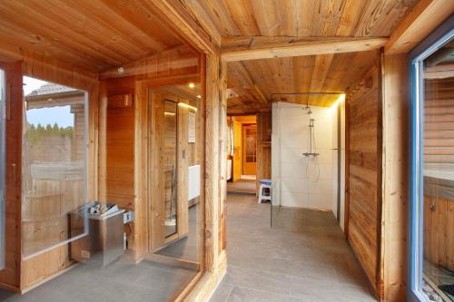 a bathroom with a shower in a wooden house at Holzhaus Zum Radekopf mit Whirlpool in Medebach