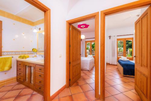 a bathroom with a sink and a mirror at Ca Na Rosa in Alcudia