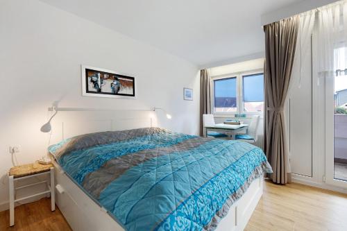 a bedroom with a bed and a large window at Ostseeperle mit Schwimmbad in Dahme