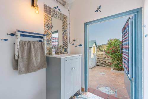 a bathroom with a sink and a mirror at Cortijo La Alamea in Almuñécar
