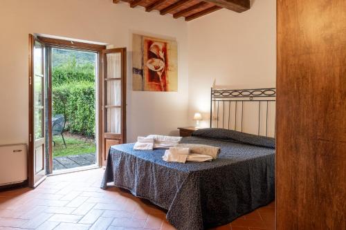 a bedroom with a bed with two towels on it at Apartament Monastero in Cortona