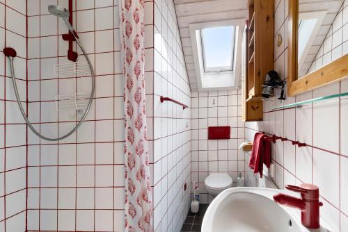 a bathroom with a sink and a toilet at Ferienwohnung Das Nest in Schiltach