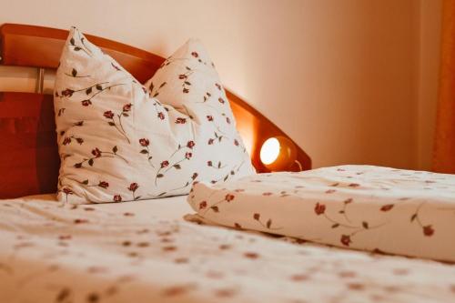 a bed with two pillows on top of it at Ferienwohnung Lanz 1 in Lana