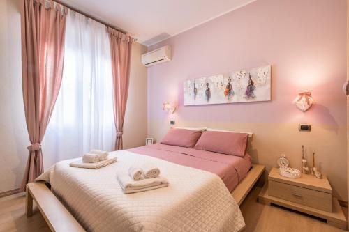 a bedroom with a bed with towels on it at Villa Maria Beatrice in Quartu SantʼElena