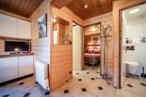 a bathroom with a toilet and a bed at Chalet Arnica in Morzine