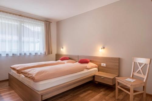 a bedroom with a large bed and a window at Hilber Sass Rigais in Villnoss