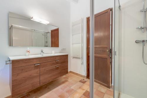 a bathroom with a sink and a mirror at Villa S'erisal in Alaró