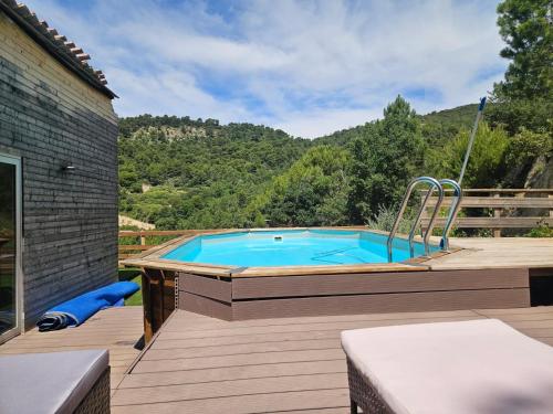 Bazén v ubytování Maison du soleil nebo v jeho okolí
