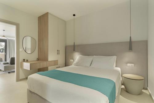 a bedroom with a large bed and a mirror at Mella Roa - Ivory in Nydri