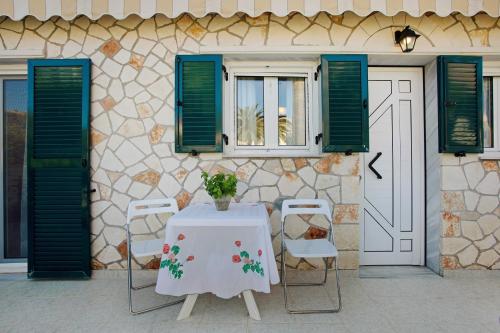 Olympia Holiday Home