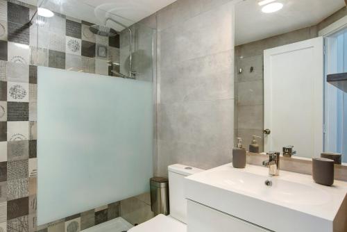 a bathroom with a sink and a toilet and a mirror at Casa Princesa in Playa del Cura
