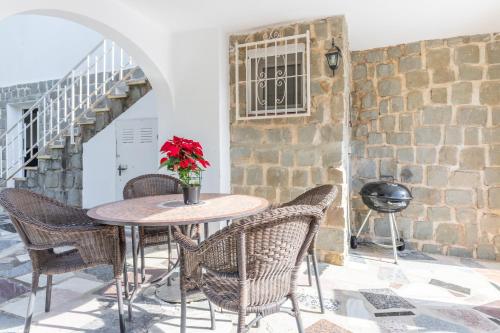 Villa w pool seaview in Cometa