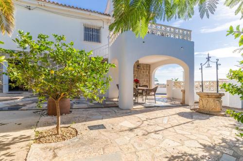 Villa w pool seaview in Cometa