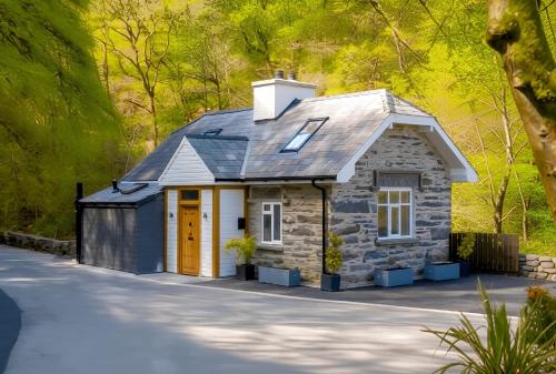 Aberdunant Hall, Snowdonia — Facade/entrance