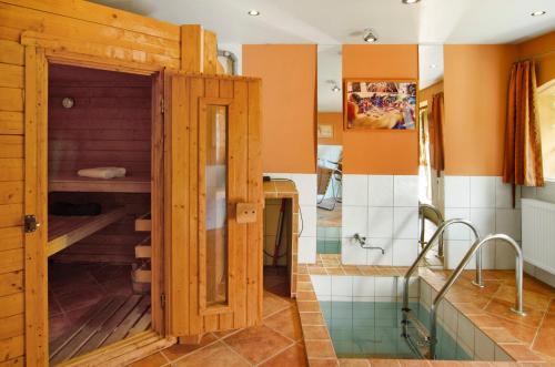 a bathroom with a shower and a tub in a room at Art-Wohnung in Beierstedt