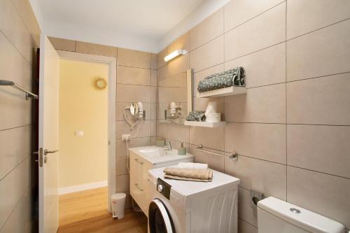 a bathroom with a washing machine and a washer at Zen House in Puerto Rico de Gran Canaria