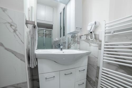 Bright Suite '46' Cosy And Central