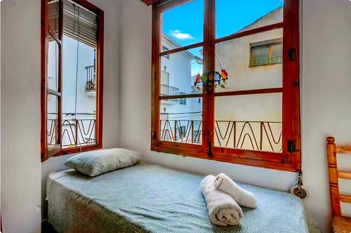 a bedroom with a bed and a window with a view at Amarilla in Callosa d'en Sarrià