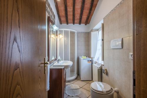 a bathroom with a toilet and a sink at Il Campo Comfort apt with balcony in Siena