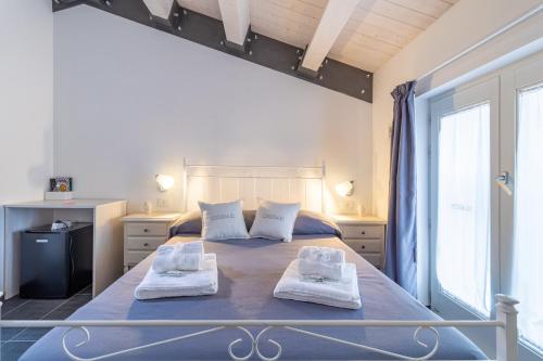 a bedroom with a bed with two towels on it at Chibao House con piscina privata in Ragusa