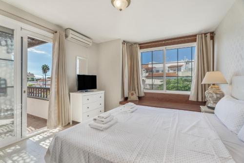 La Caleta Seaside Villa With Pool