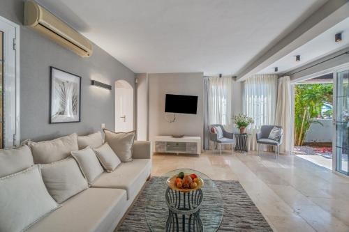 La Caleta Seaside Villa With Pool
