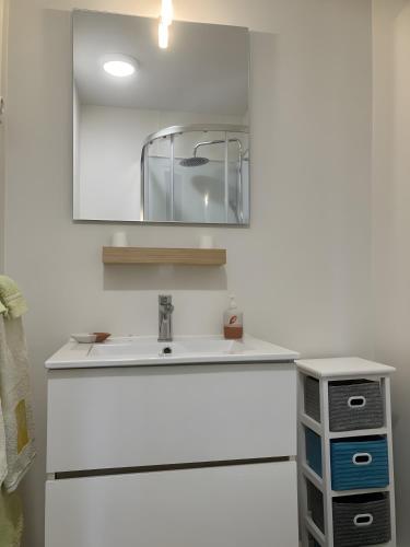 a white kitchen with a sink and a cabinet at Chez Bilhouet in Segonzac