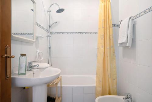 a bathroom with a sink and a toilet and a shower at Sagasta 1 - Andalmar in Conil de la Frontera