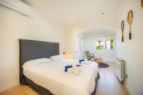 a bedroom with two beds in a room at Ca Nostra in Port d'Andratx