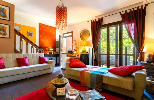 a living room with a bed and a couch at Bnb Sottosopra intero 3 stanze 8pax in Gallipoli