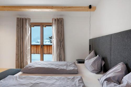 a bedroom with a bed and a balcony at Appartement Mia in San Genesio Atesino