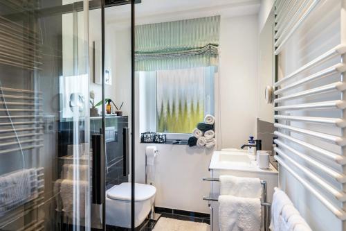 a bathroom with a shower and a toilet and a sink at Ferienwohnung Aachen Süd in Aachen