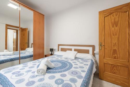 a bedroom with a bed and a mirror at Casa Cinta in Deltebre