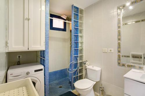 a small bathroom with a toilet and a shower at Paraiso Playa Taurito in Taurito