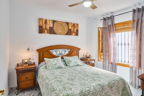 a bedroom with a bed and a window at Casa Rural Martemma in Zuheros