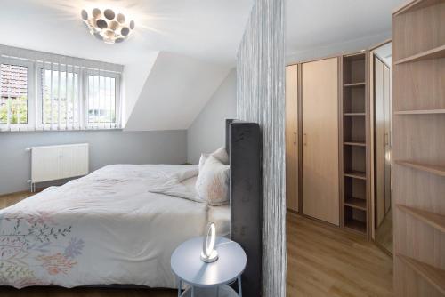 a small bedroom with a bed and a table at Happy Place in Ilmenau